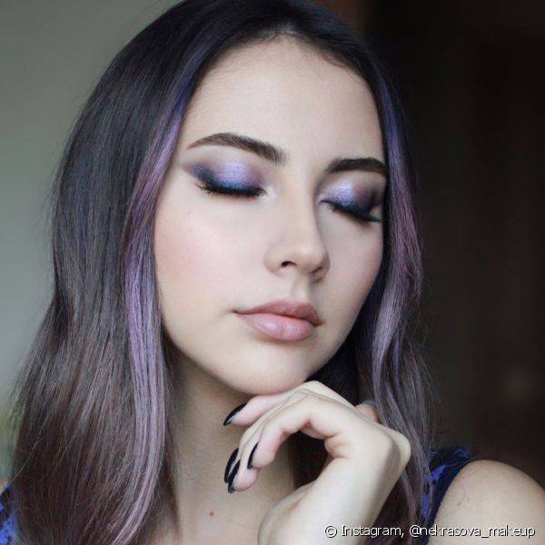 Com estampas monocromáticas, a dica é escolher cores opostas ou complementares para a maquiagem (Foto: Instagram @nekrasova_makeup)